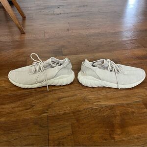 Cream Adidas Original Sneakers